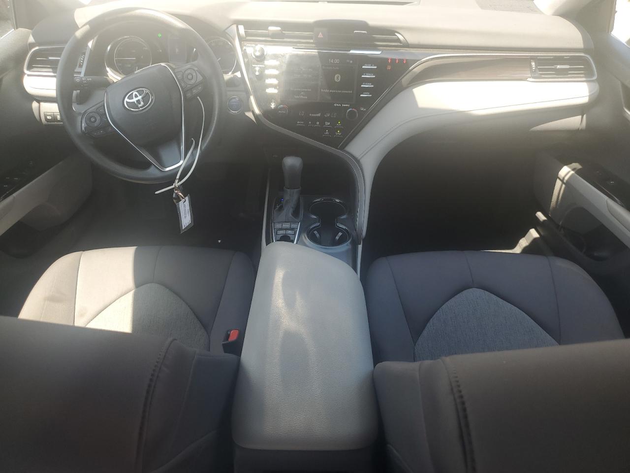 Toyota Camry le 2020