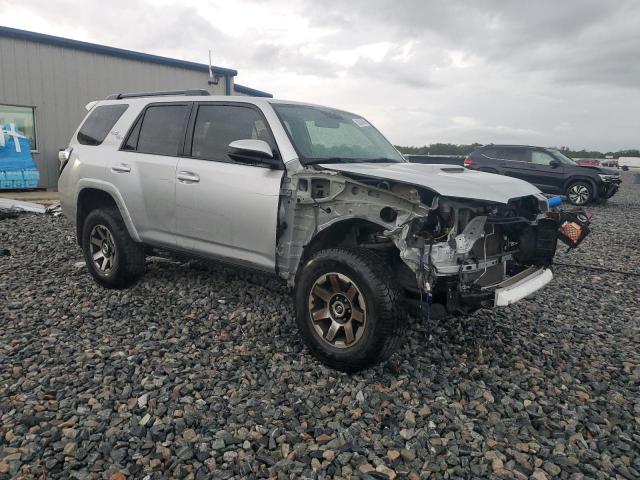 2019 TOYOTA 4RUNNER SR JTEBU5JRXK5618158