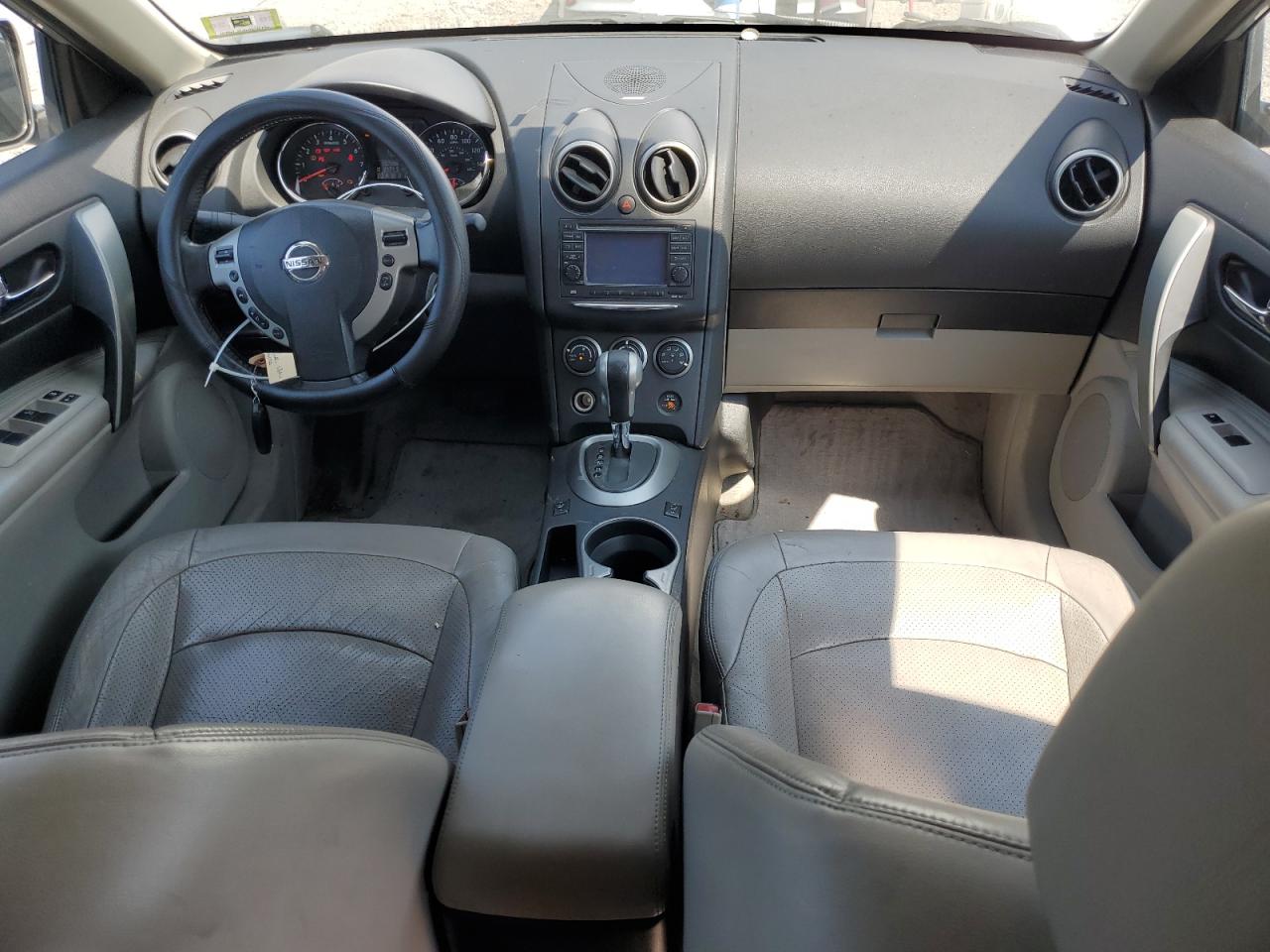 Nissan Rogue s 2011