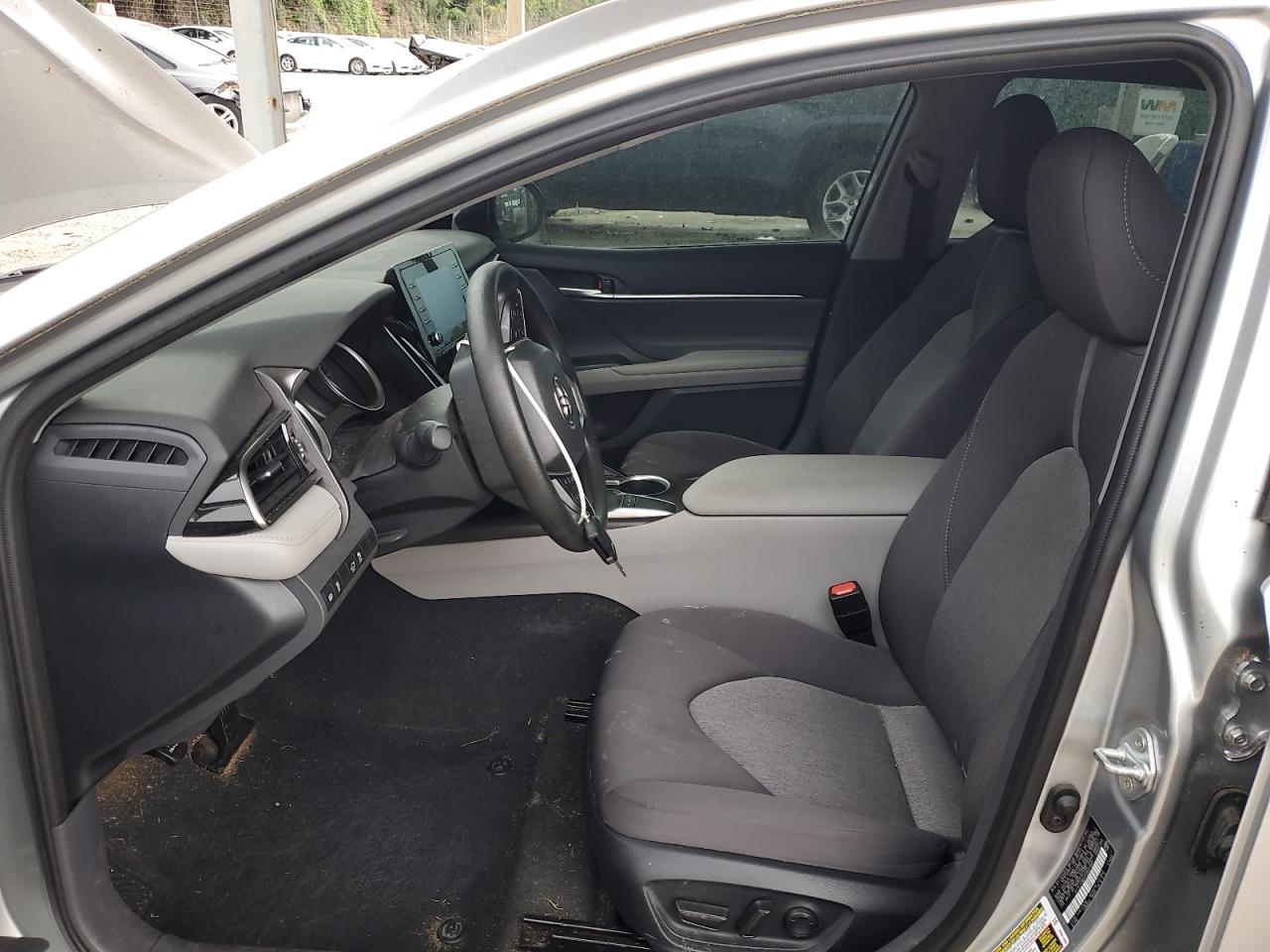Toyota Camry le 2023