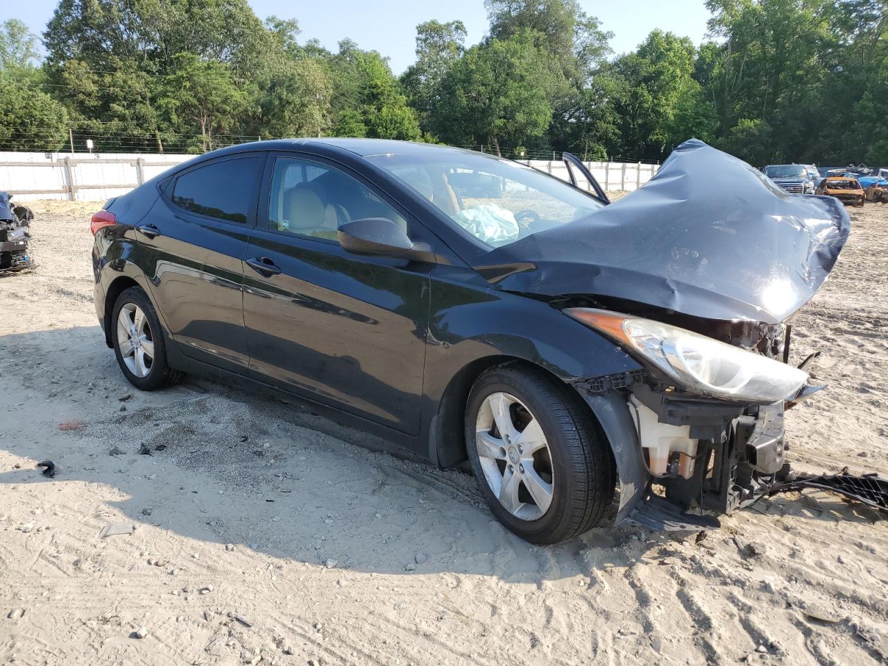 Hyundai Elantra gl 2012