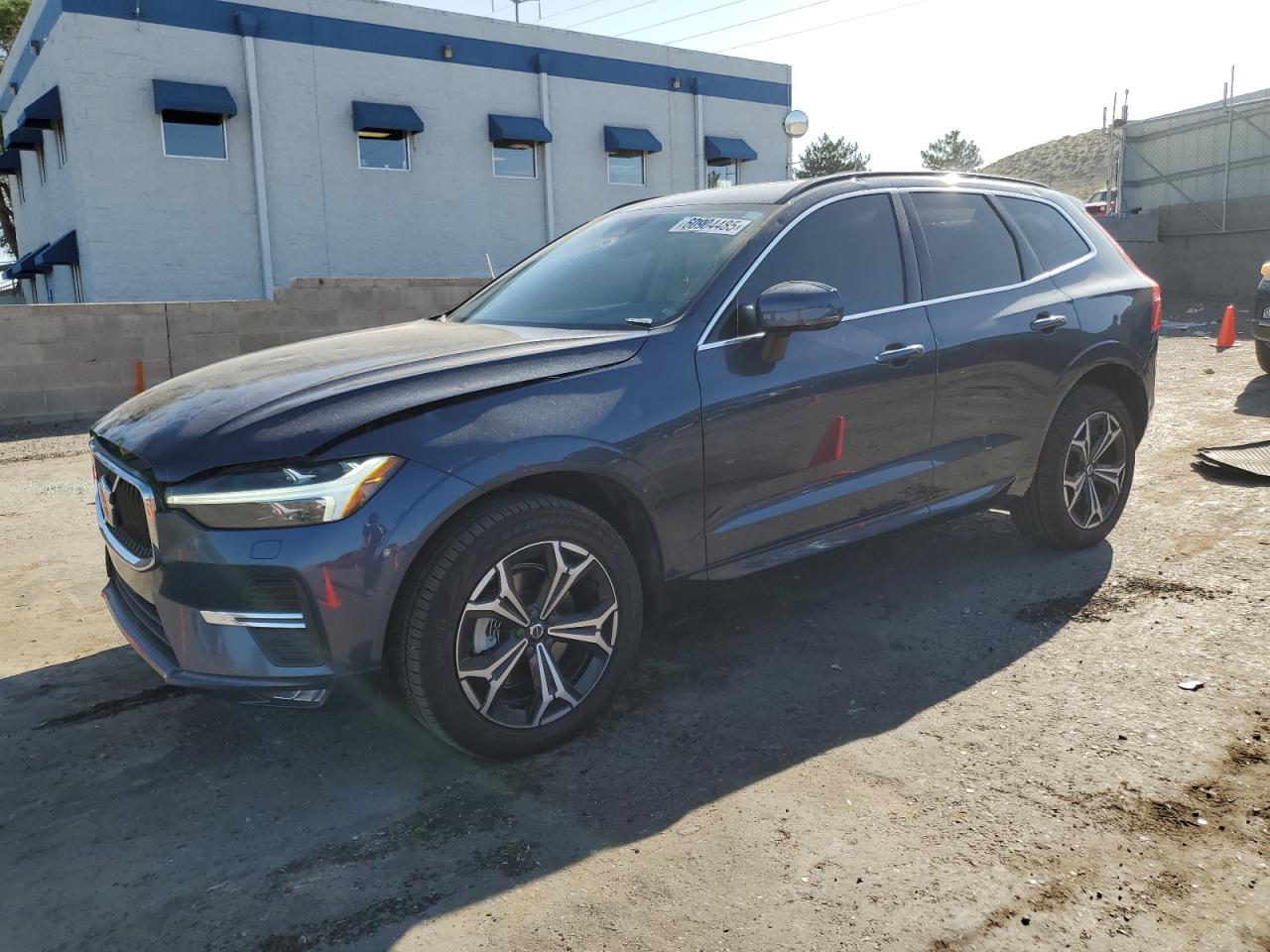 VOLVO XC60 B5 MOMENTUM