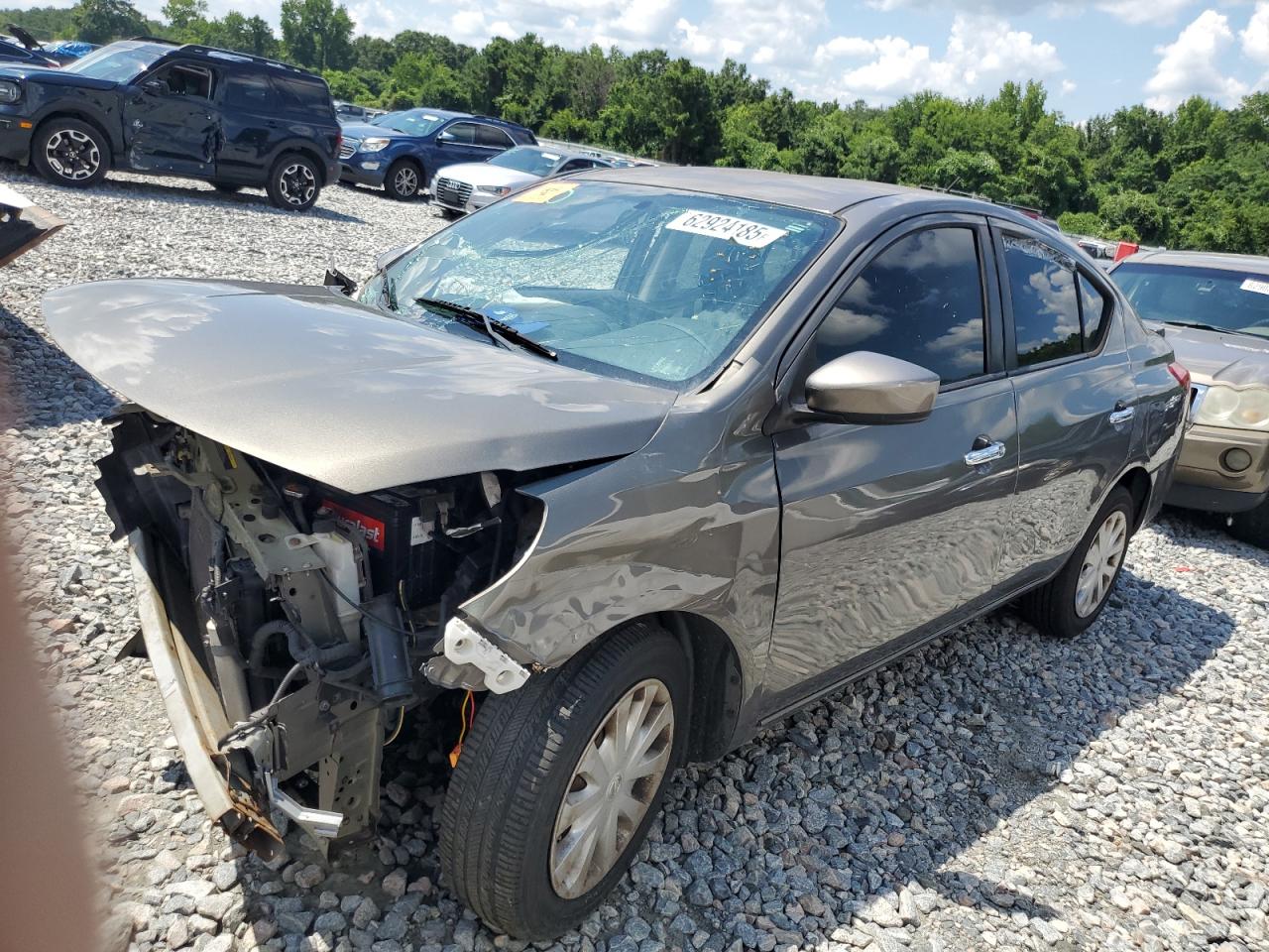 NISSAN VERSA S