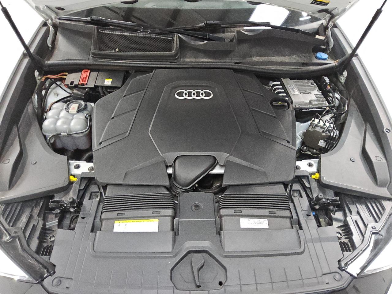 AUDI Q8 PREMIUM PLUS S-LINE