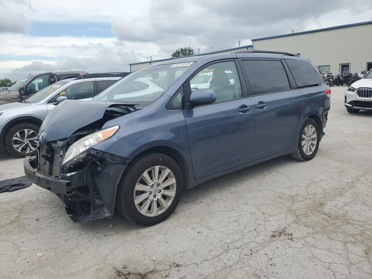 TOYOTA SIENNA XLE