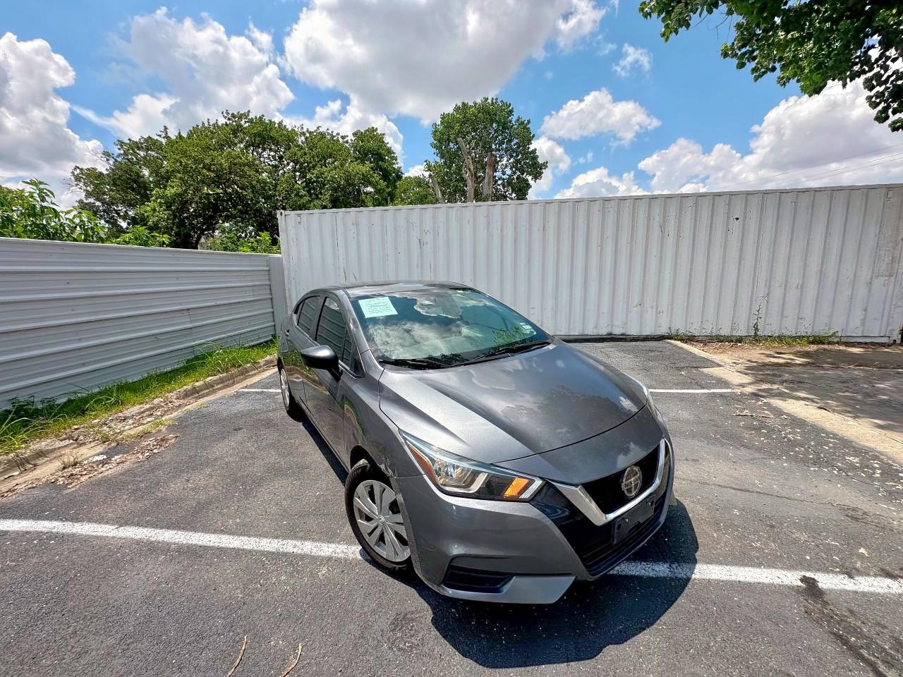 NISSAN VERSA S