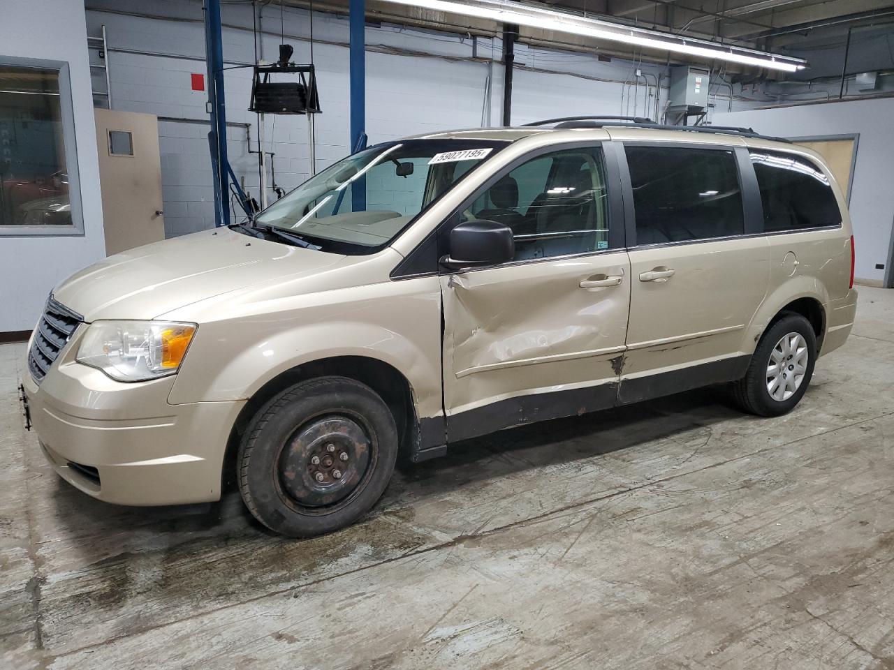 CHRYSLER TOWN & COUNTRY LX