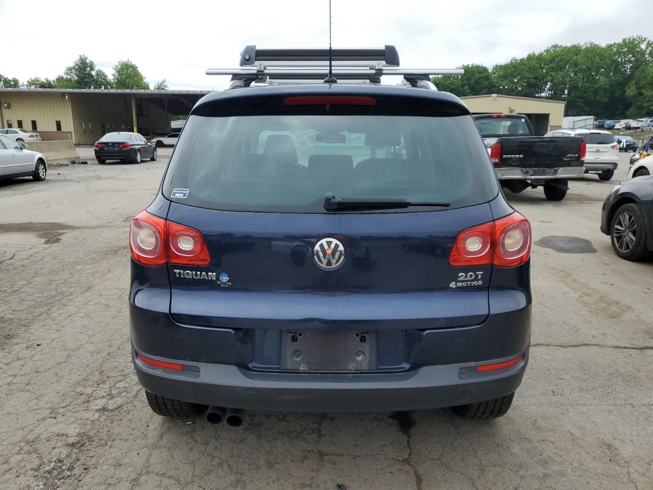 Volkswagen Tiguan s 2011