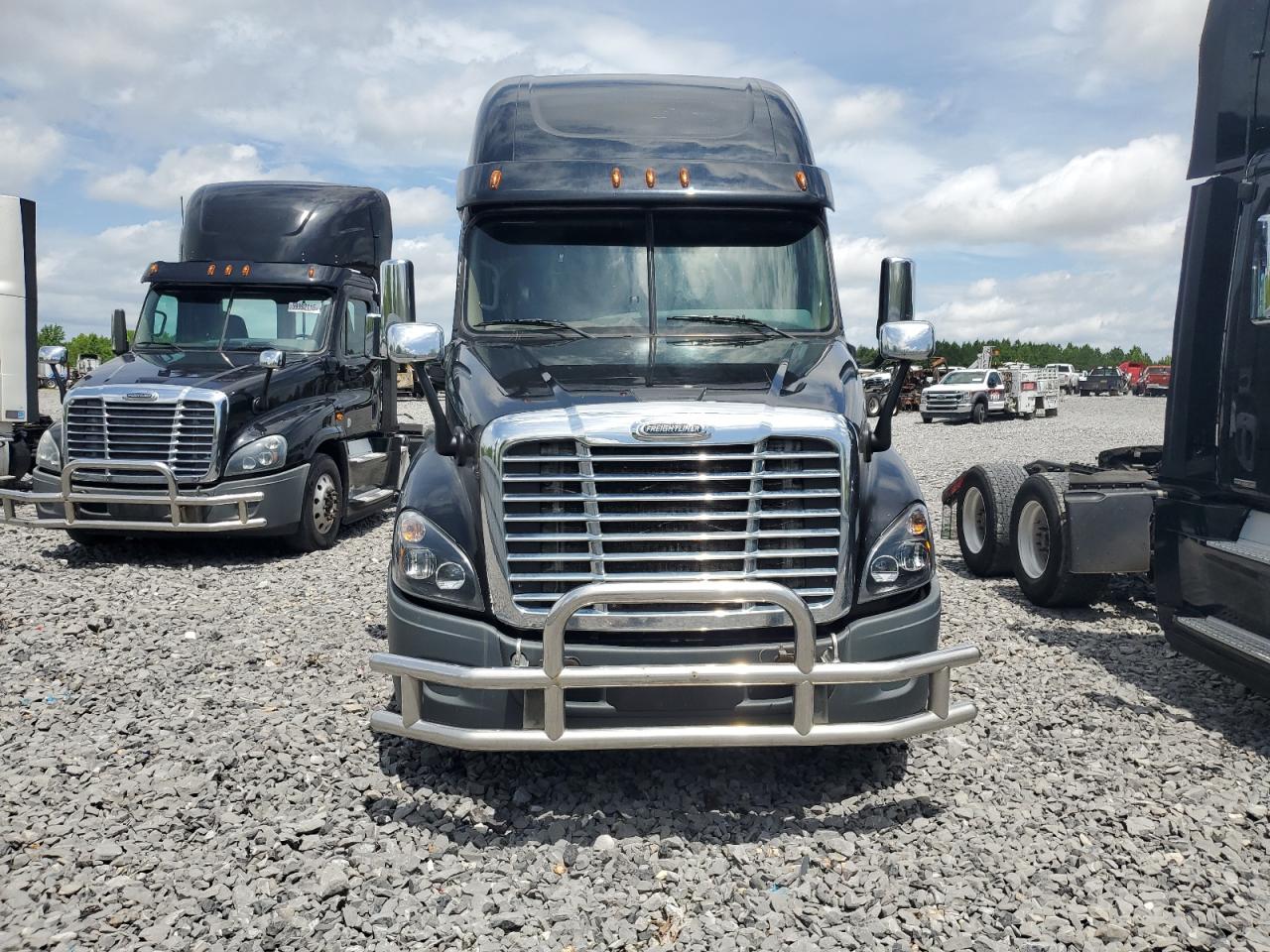 Lot #3186931836 2017 FREIGHTLINER CASCADIA 1