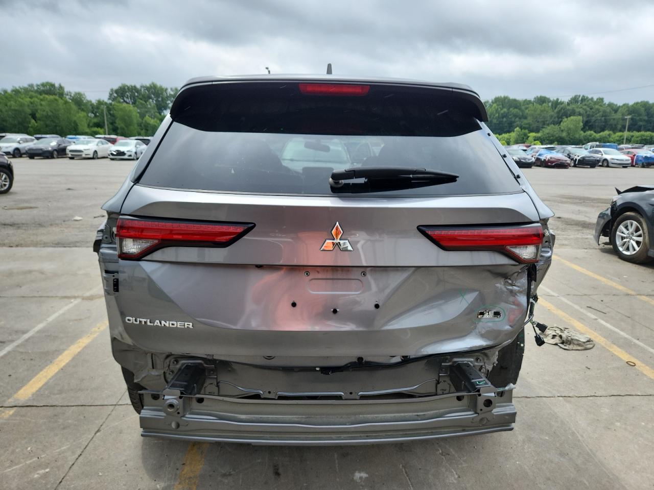 MITSUBISHI OUTLANDER SE