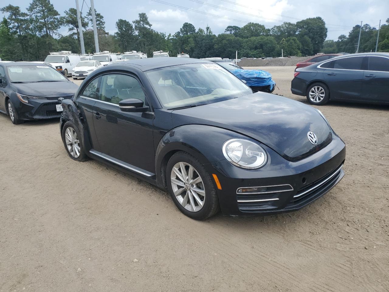 VOLKSWAGEN BEETLE SE