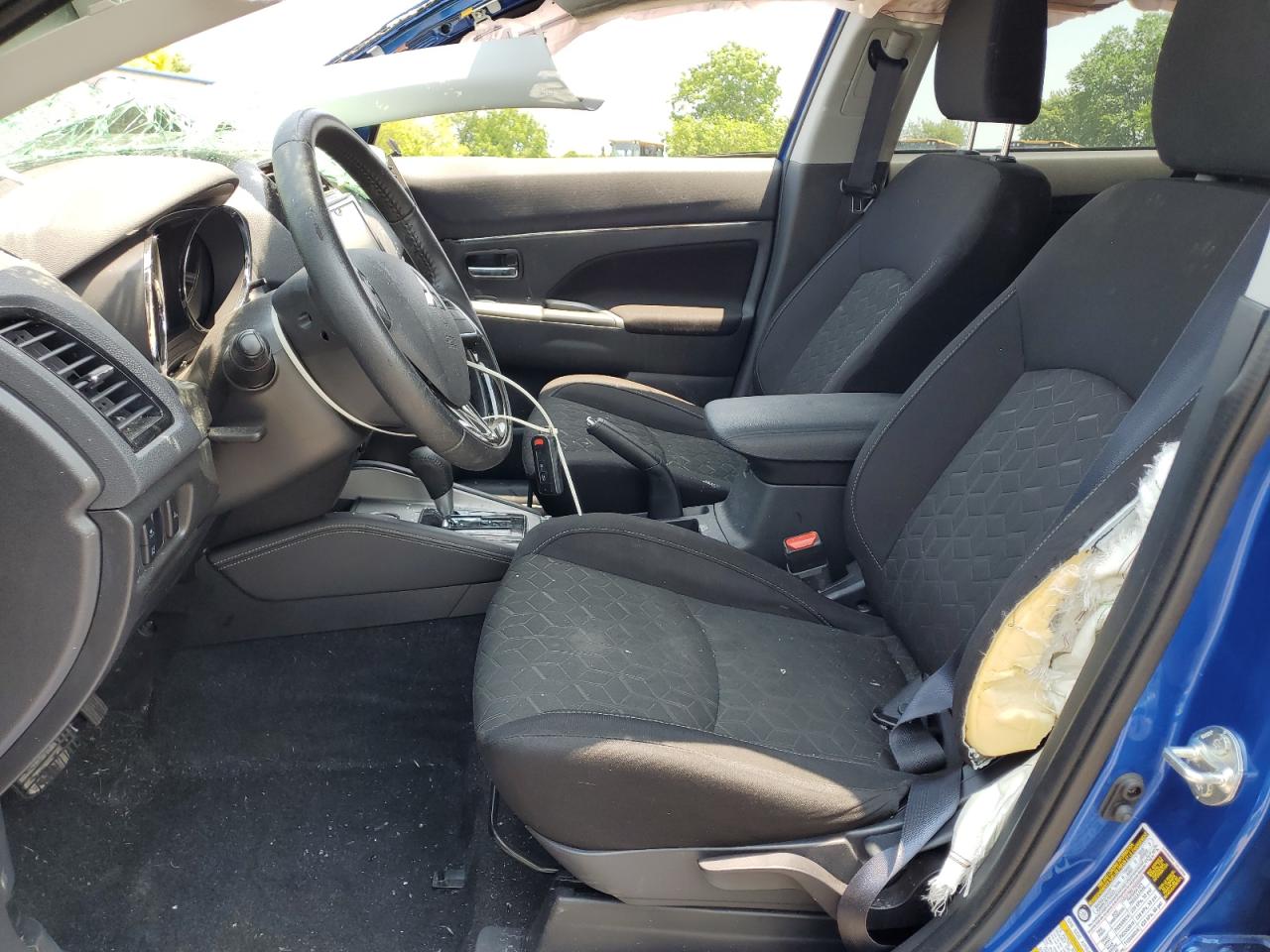 MITSUBISHI OUTLANDER SE