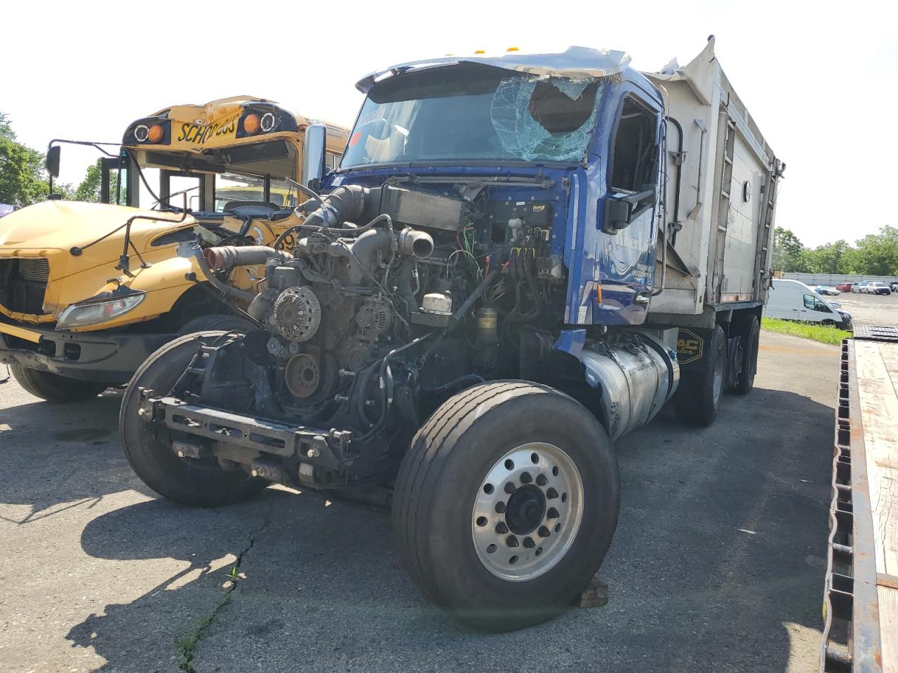 Lot #3255474446 2018 PETERBILT 567