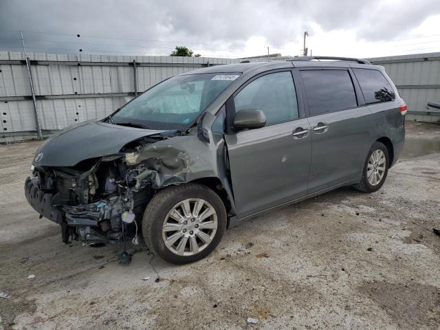 TOYOTA SIENNA XLE