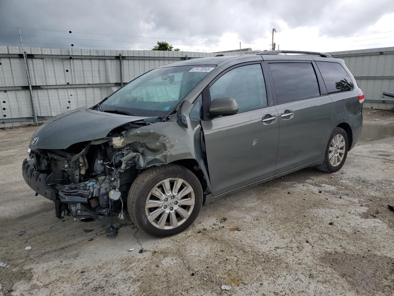 TOYOTA SIENNA XLE