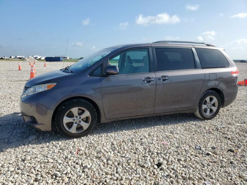TOYOTA SIENNA LE
