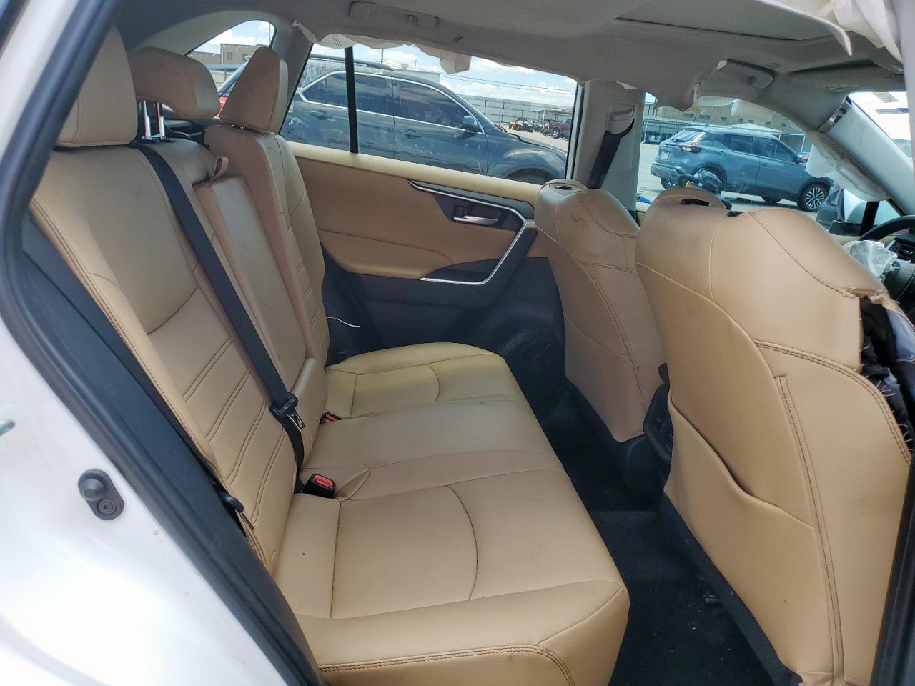 TOYOTA RAV4 XLE PREMIUM