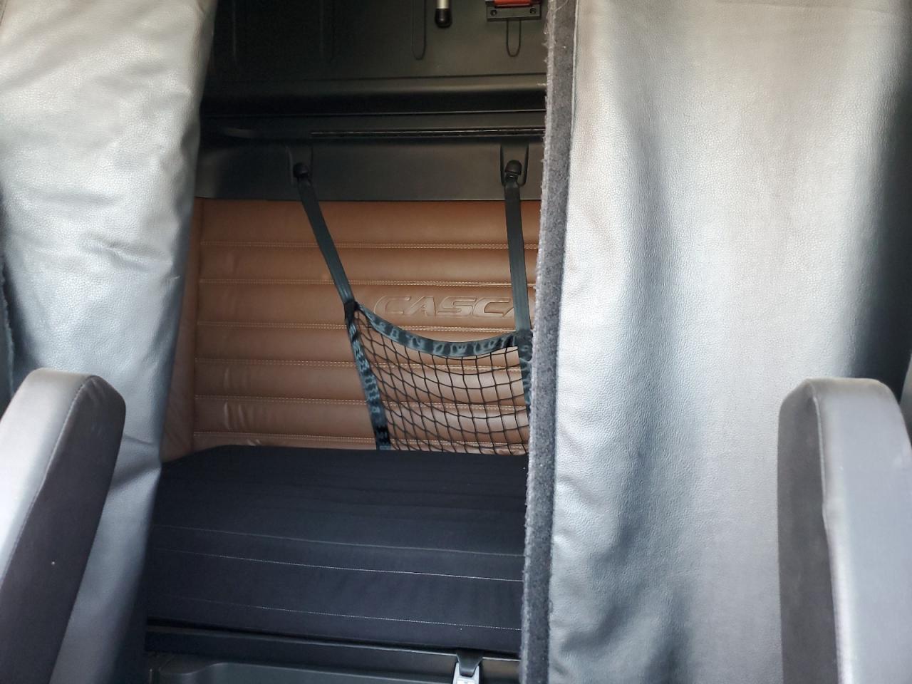 Lot #3236884455 2023 FREIGHTLINER CASCADIA 1