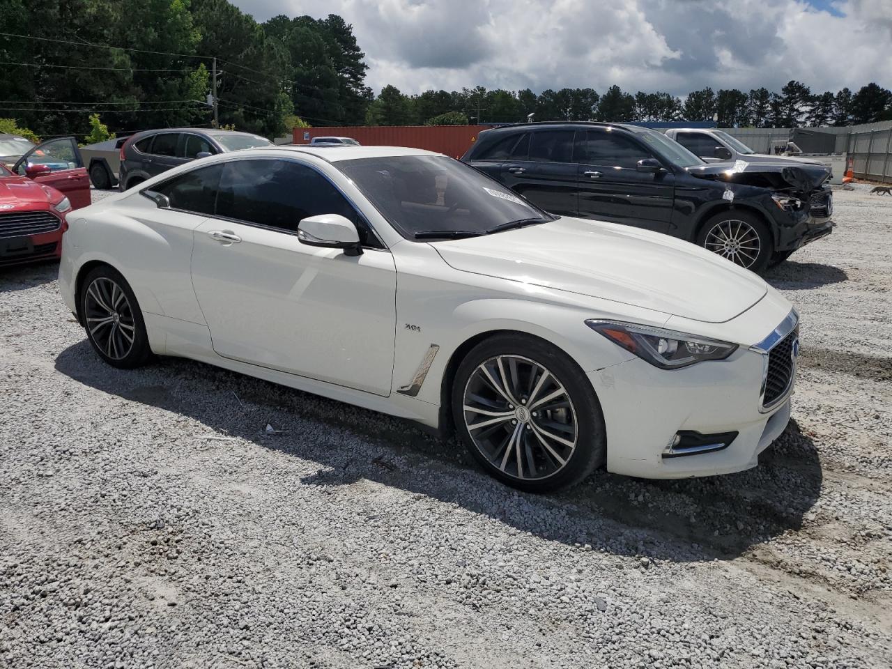 INFINITI Q60 LUXE 300
