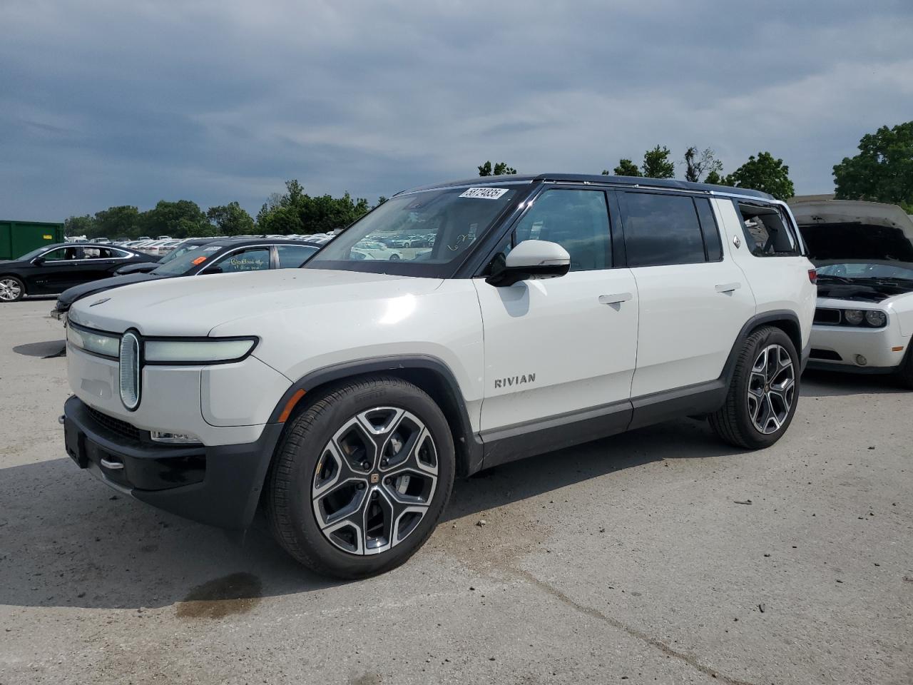 RIVIAN R1S ADVENTURE