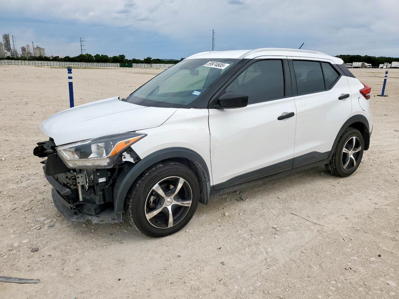 NISSAN KICKS S