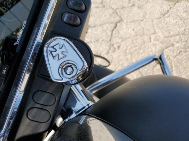 2010 HARLEY-DAVIDSON FLHX 1HD1KB418AB631970