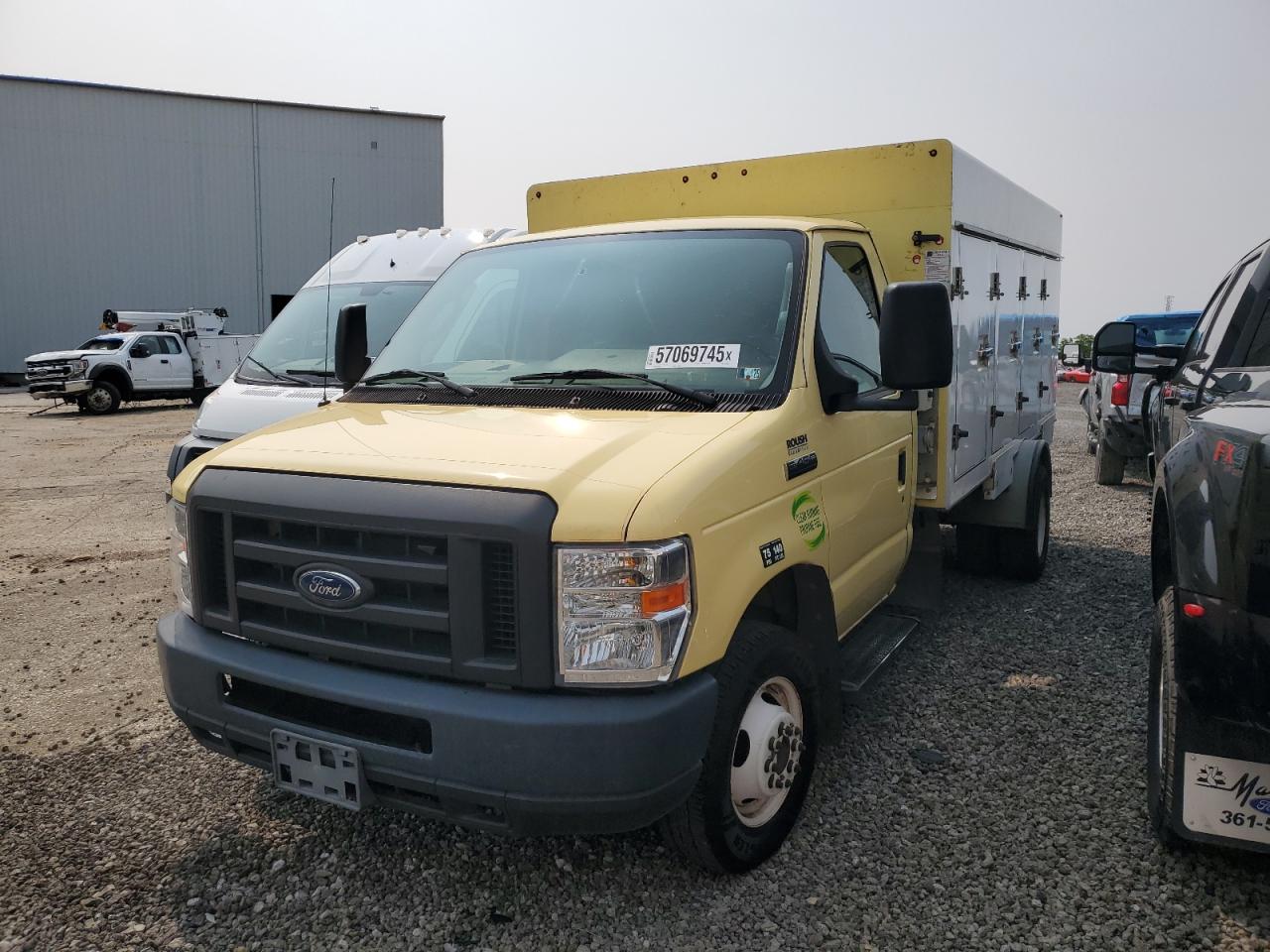 FORD ECONOLINE E450 SUPER DUTY CUTAWAY VAN