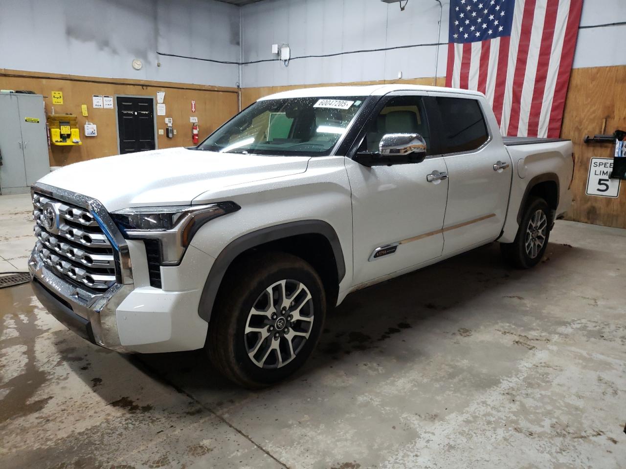 TOYOTA TUNDRA CREWMAX PLATINUM