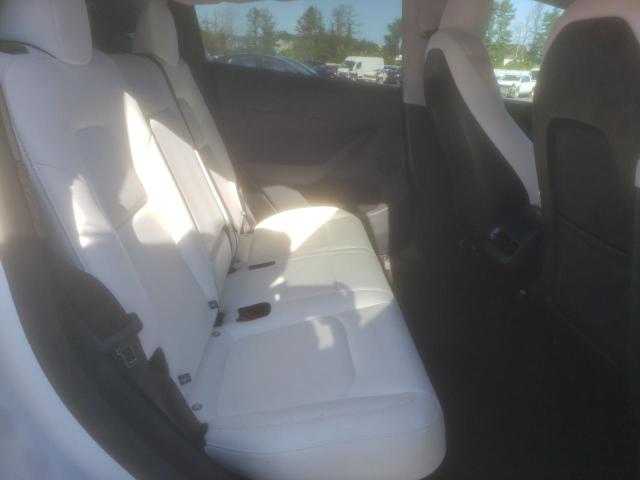 2024 TESLA MODEL Y 7SAYGDEE1RA319402