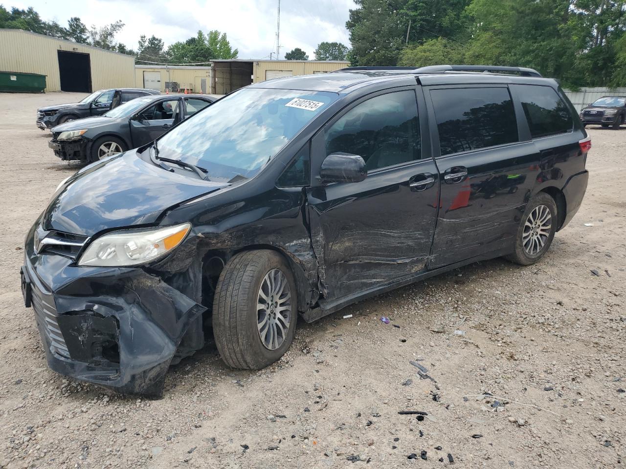 TOYOTA SIENNA XLE