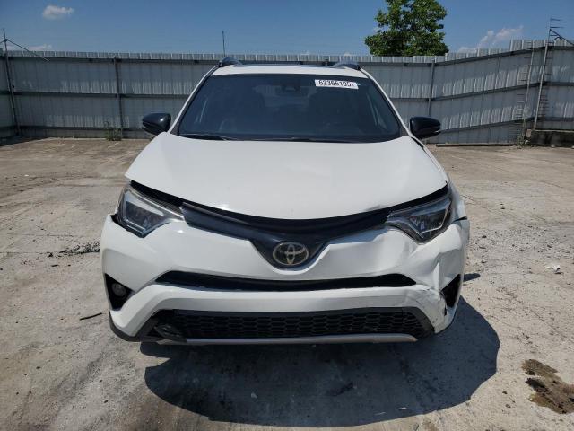 2018 TOYOTA RAV4 SE JTMJFREV5JJ205028