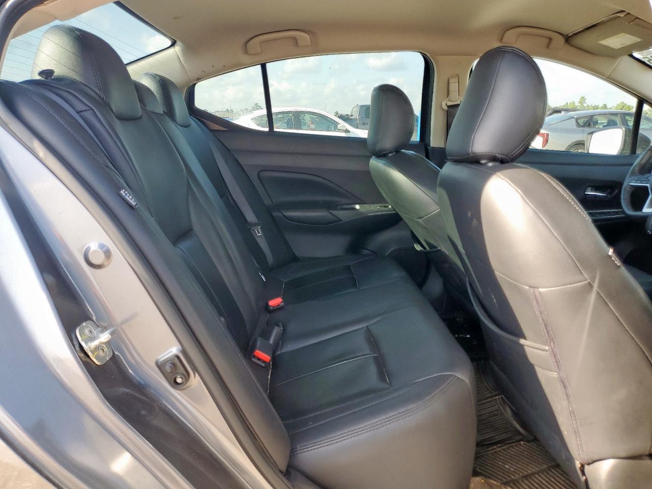Nissan Versa sr 2020