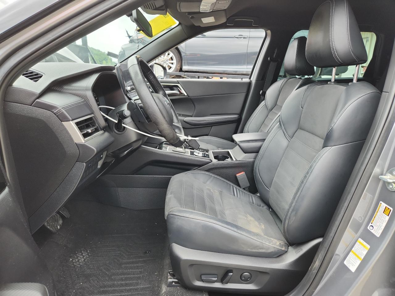 MITSUBISHI OUTLANDER SE