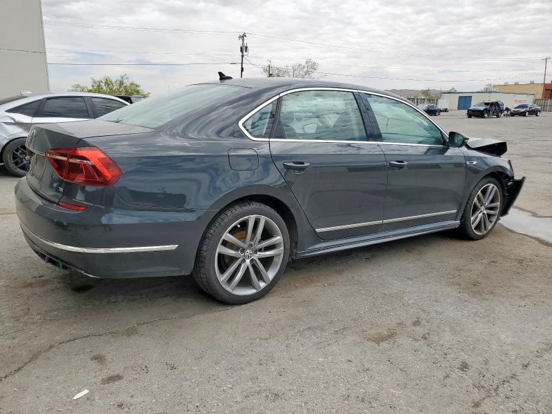 2017 VOLKSWAGEN PASSAT R-L 1VWDT7A34HC041832