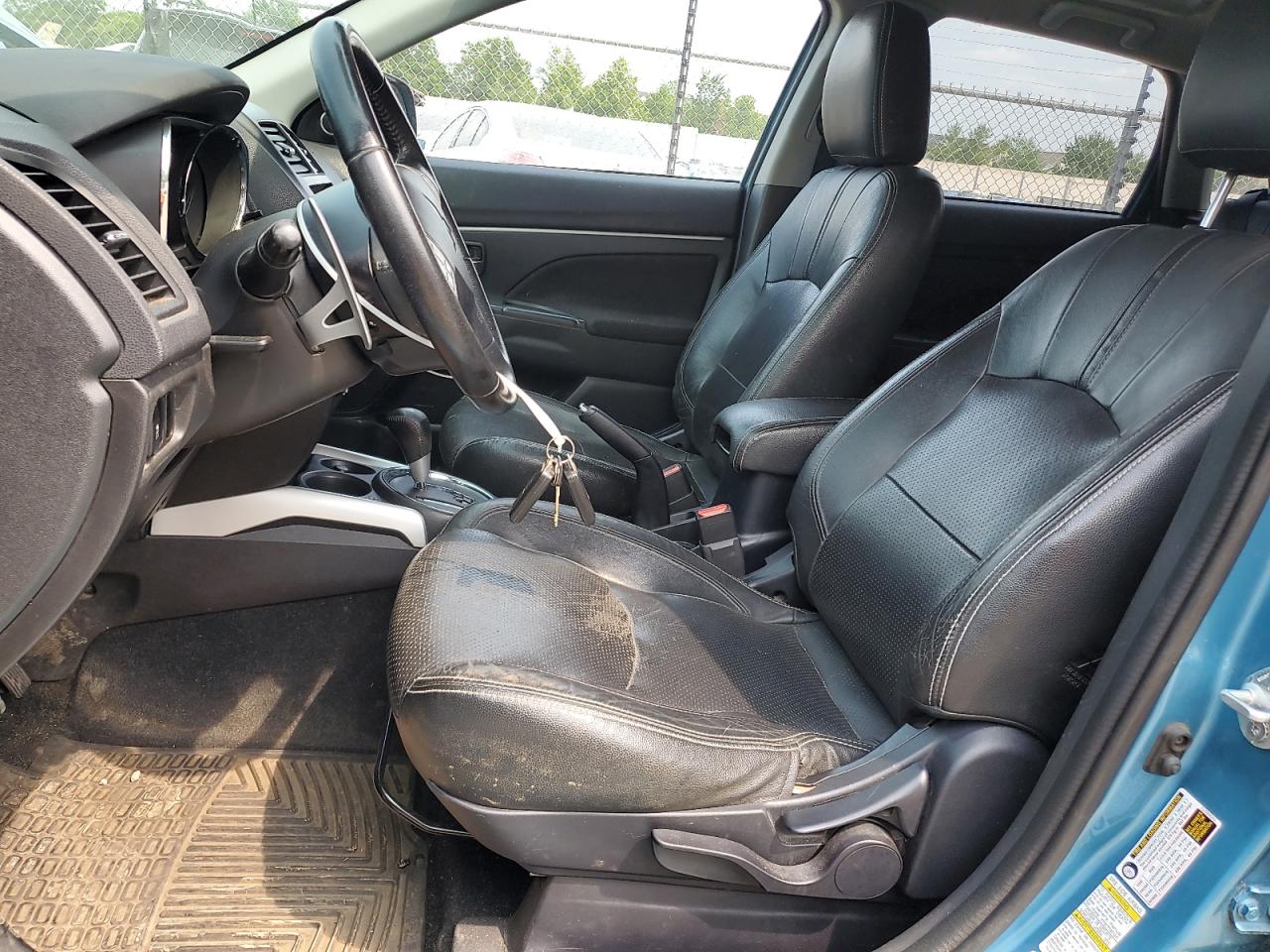 MITSUBISHI OUTLANDER SE