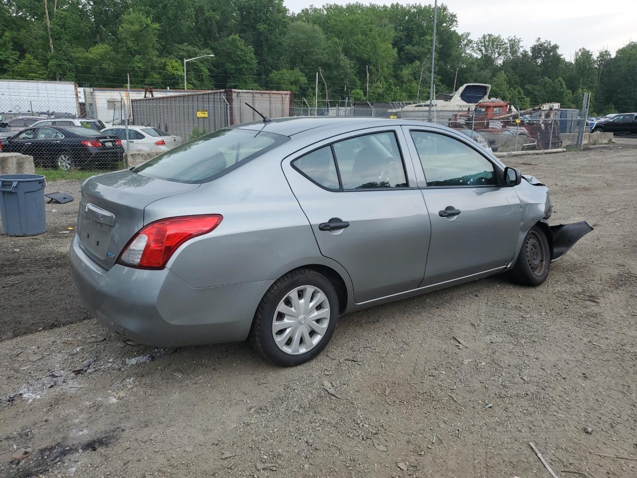 NISSAN VERSA S
