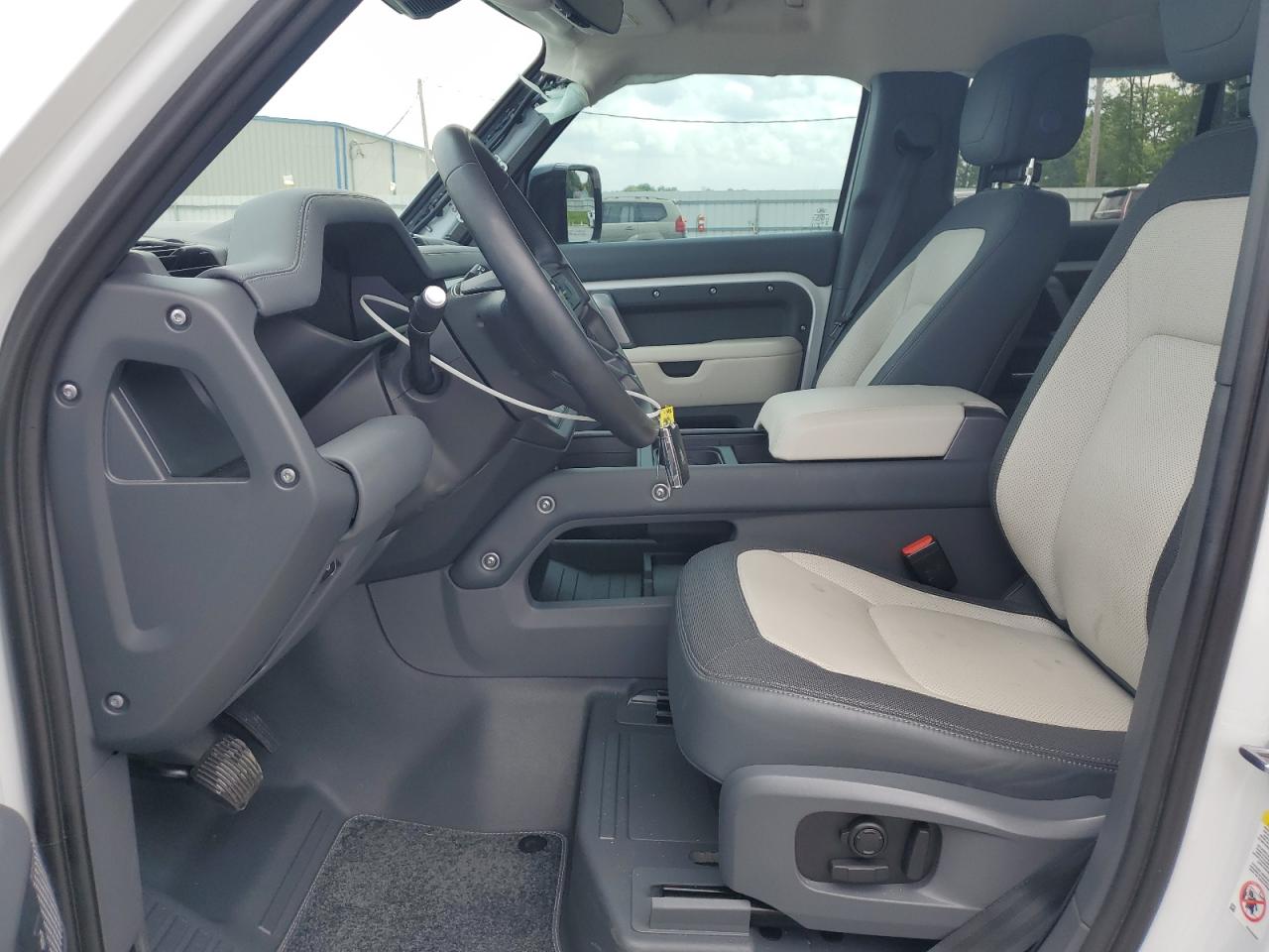 LAND ROVER DEFENDER 110 X-DYNAMIC SE