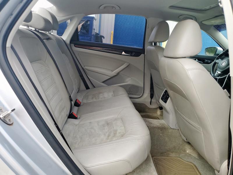 2015 VOLKSWAGEN PASSAT SEL 1VWCM7A36FC117203