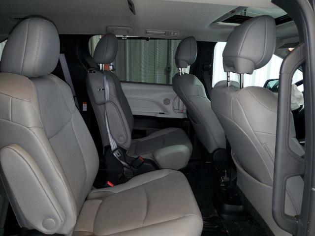 2025 TOYOTA SIENNA XLE 5TDYRKEC0SS237952