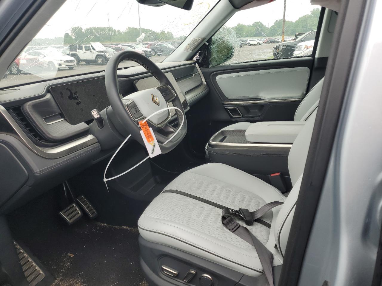 RIVIAN R1S ADVENTURE