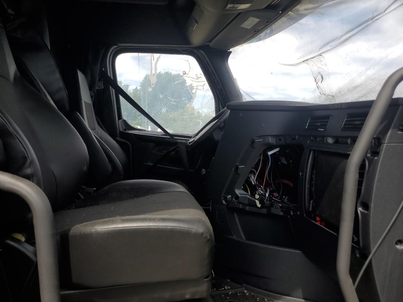 Lot #3308491322 2025 FREIGHTLINER CASCADIA 1