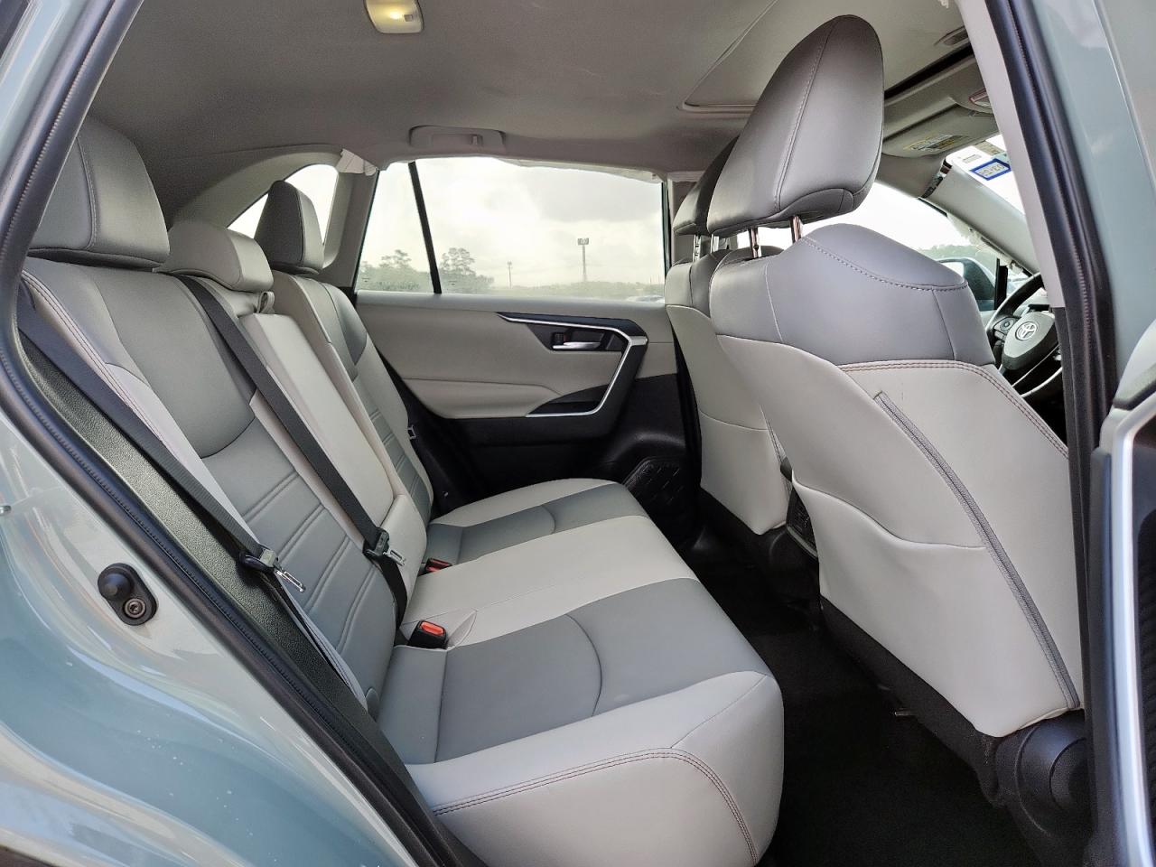 TOYOTA RAV4 XLE PREMIUM