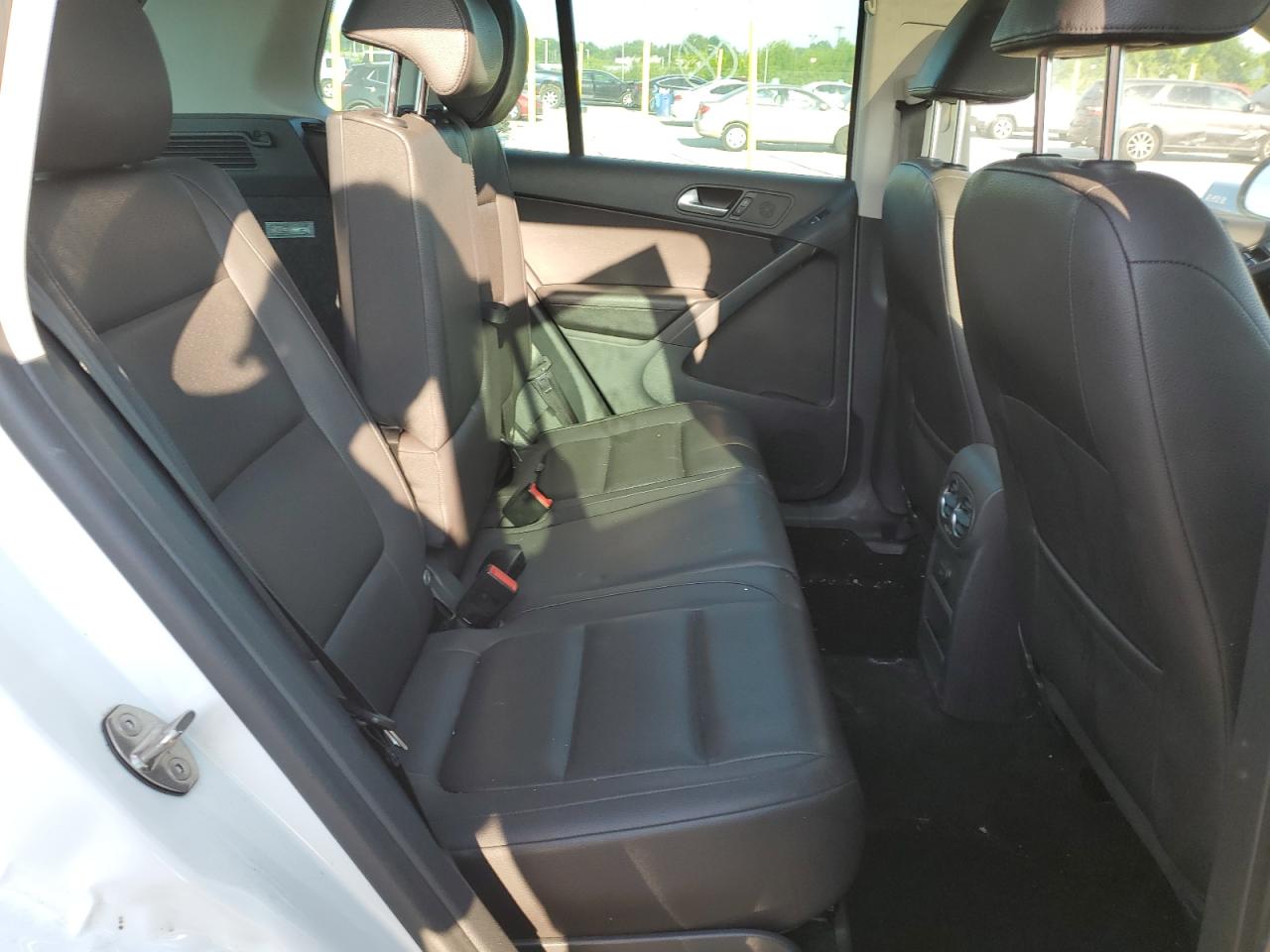 Volkswagen Tiguan s 2016