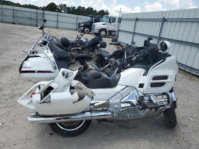 HONDA GL1800 2006 white  gas 1HFSC47F26A505175 photo #1