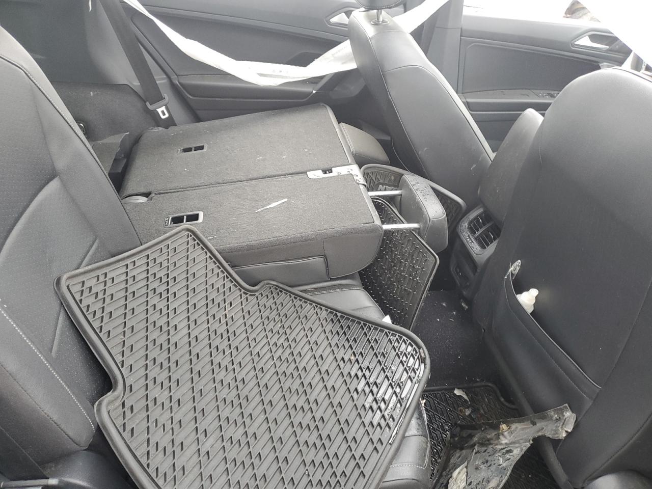 VOLKSWAGEN TIGUAN SE