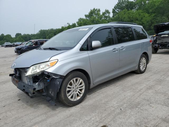 TOYOTA SIENNA XLE