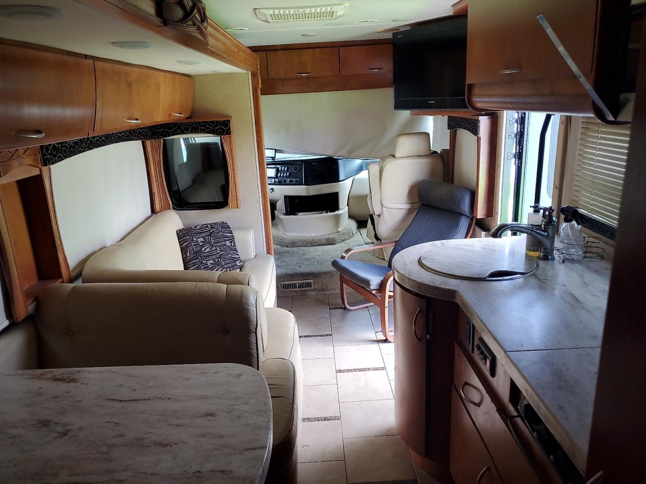 Lot #3216918367 2012 ROADMASTER RAIL LF4F