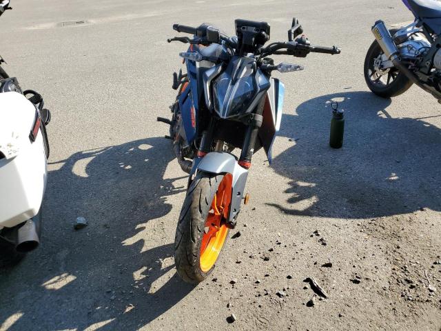 KTM 390 DUKE 2024 two tone  gas MD2JPJ401RN237879 photo #3
