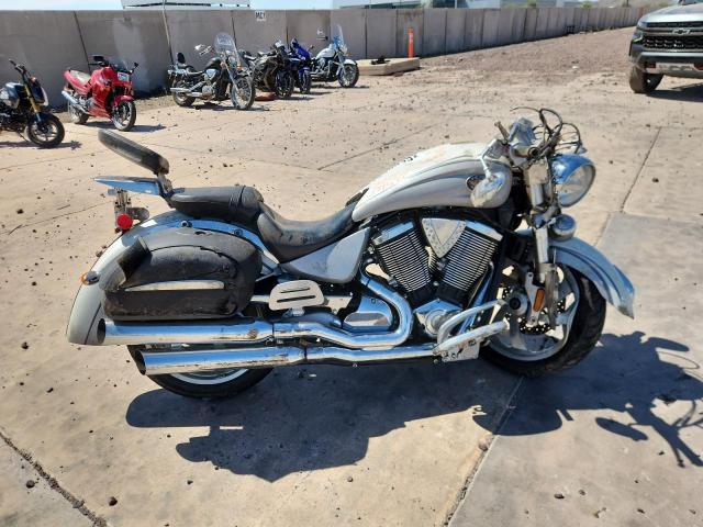 VICTORY MOTORCYCLES KINGPIN 2005 white  gas 5VPCB16D653007470 photo #1