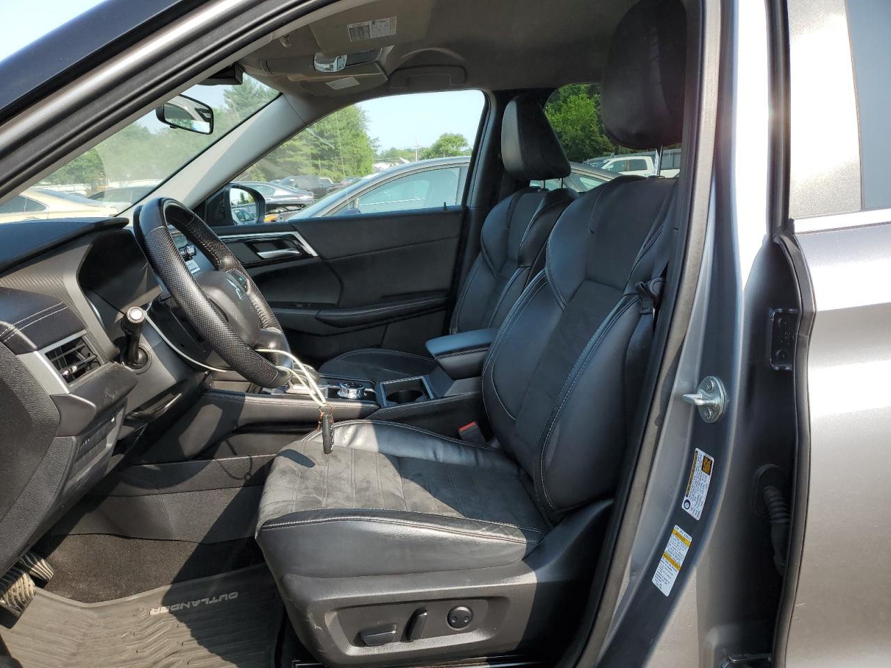 MITSUBISHI OUTLANDER SE